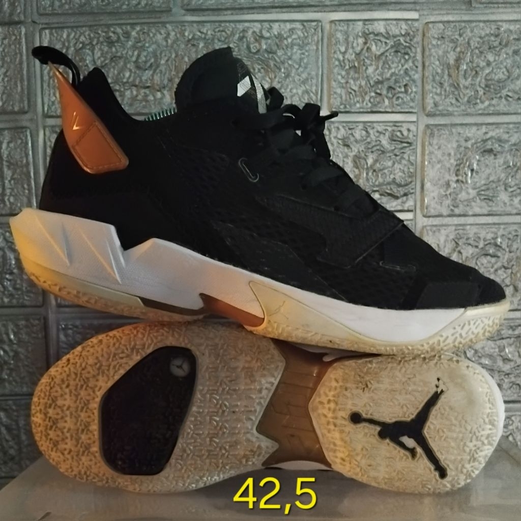 sepatu basket Size 42,5 seken ori