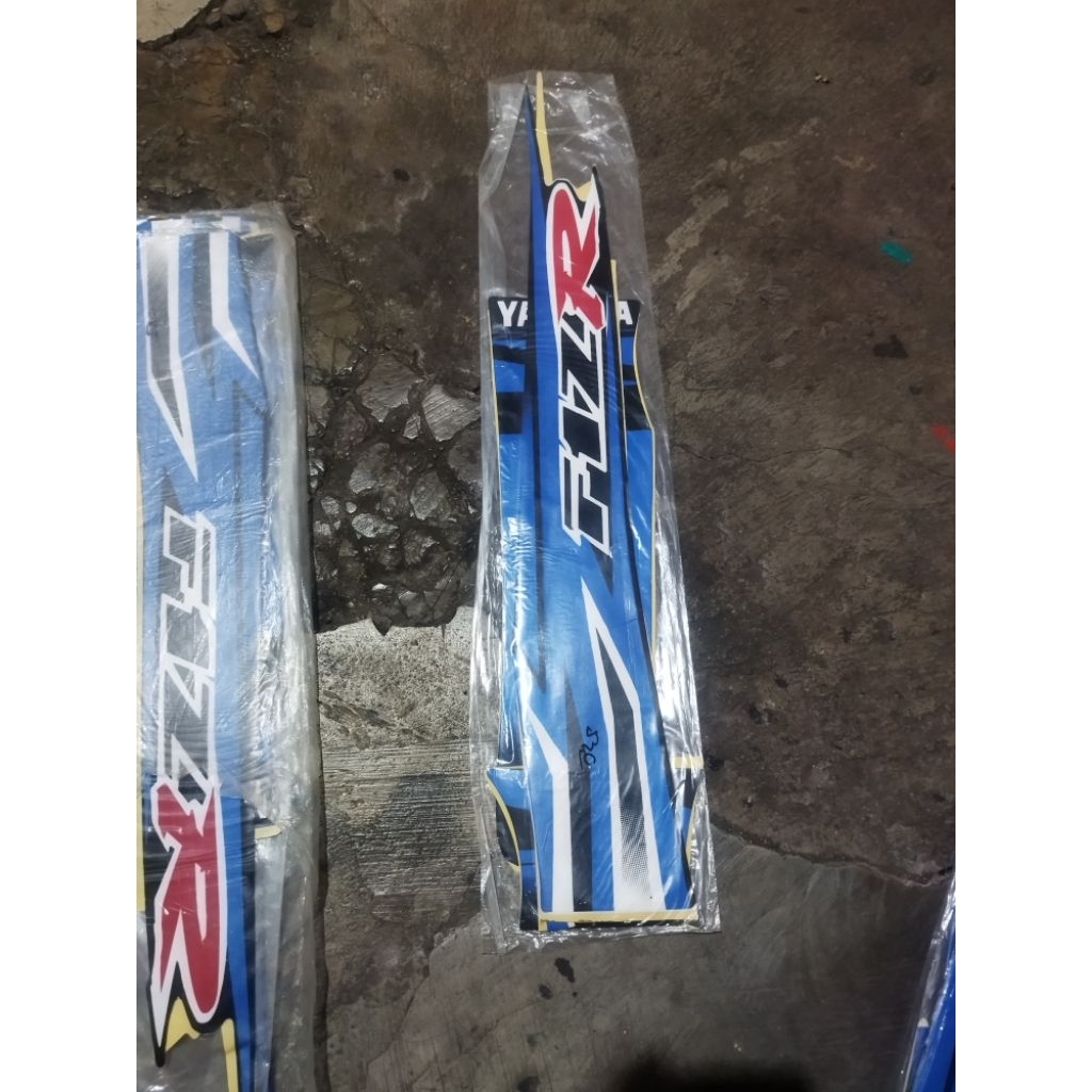 Lis striping motor standar Yamaha fiz r universal biru terlaris