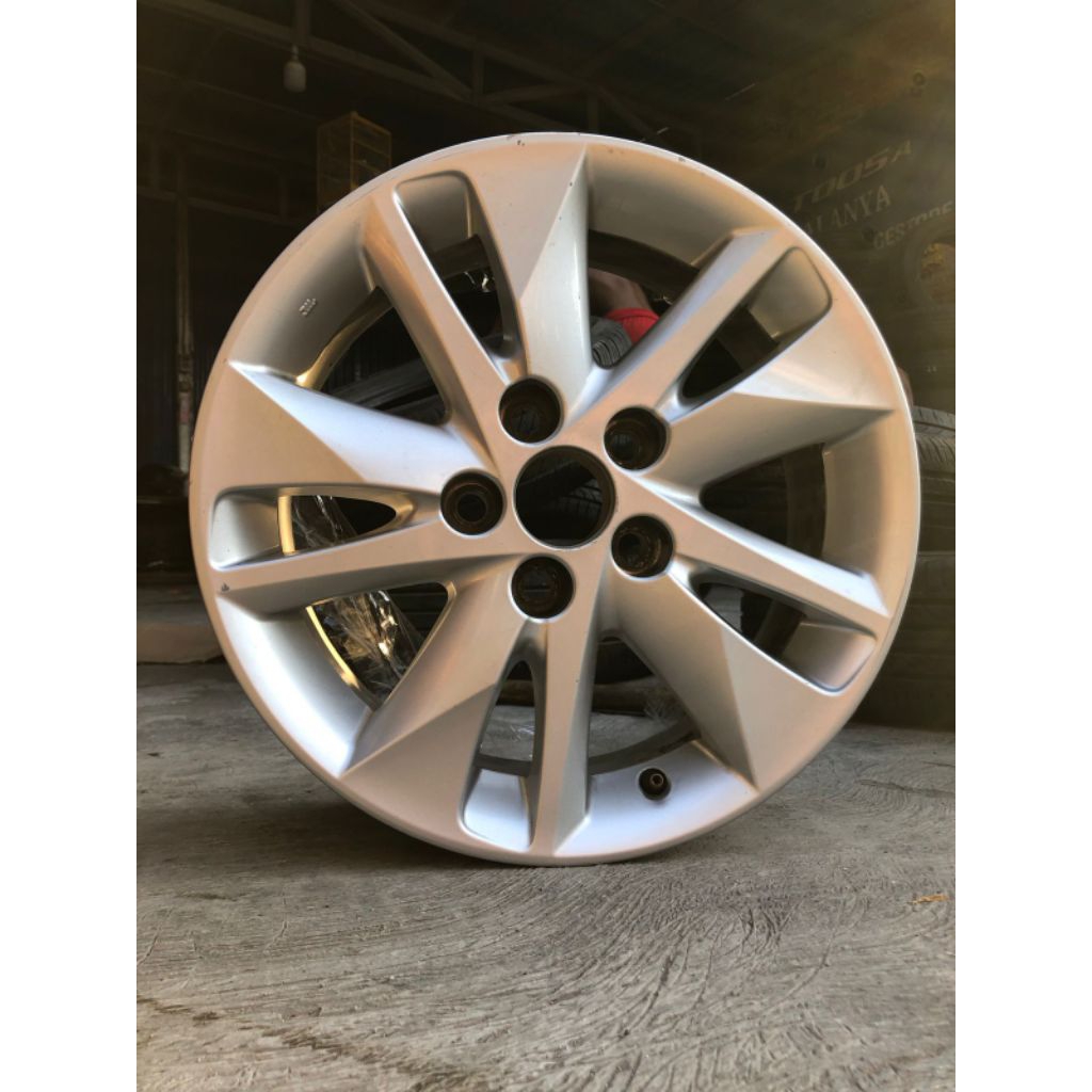 velg serep innova reborn R16 PCD 5/114 kondisi bekas masih bagus