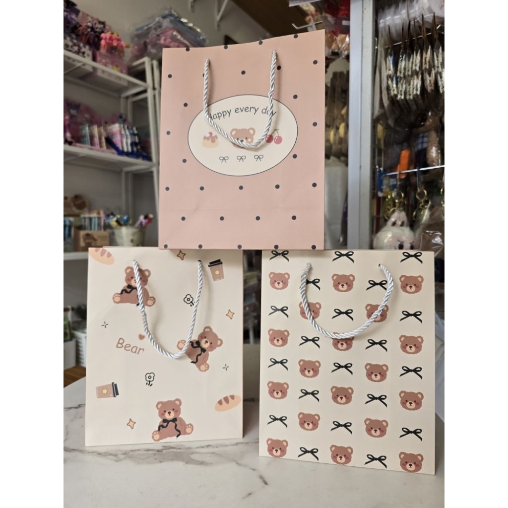 

Paper Bag Tas Kado Teddy Bear Coklat Lucu Cute Medium Small Kualitas Tinggi