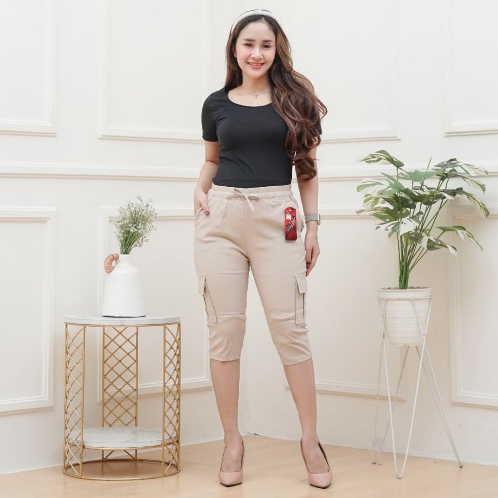 Celana Pendek Wanita 7/8 Kantong Cargo Jumbo