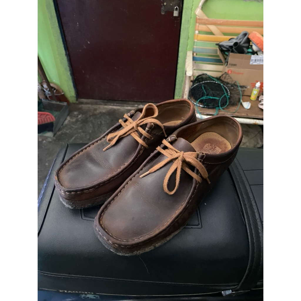 sepatu clarks wallabee leather