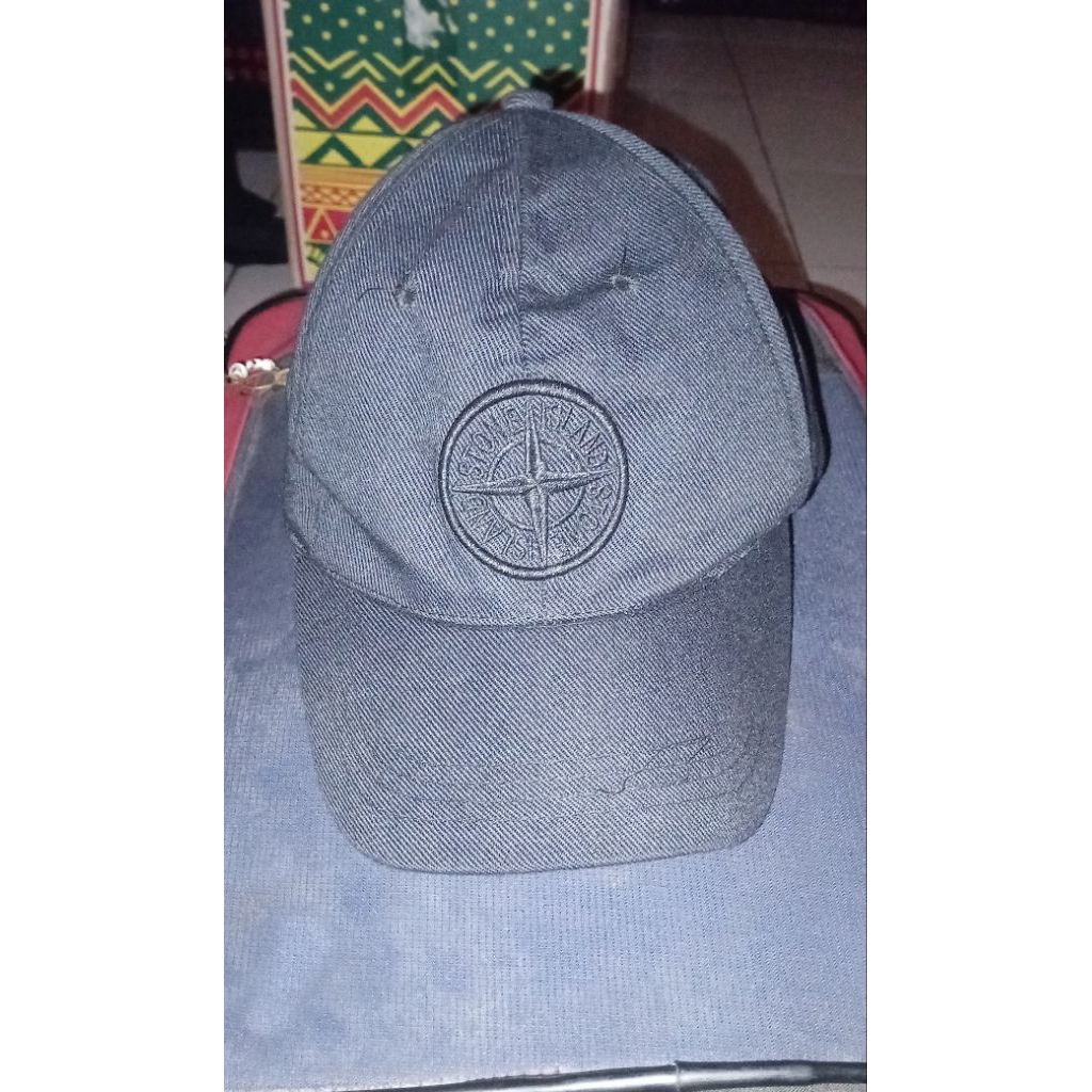 topi stone island