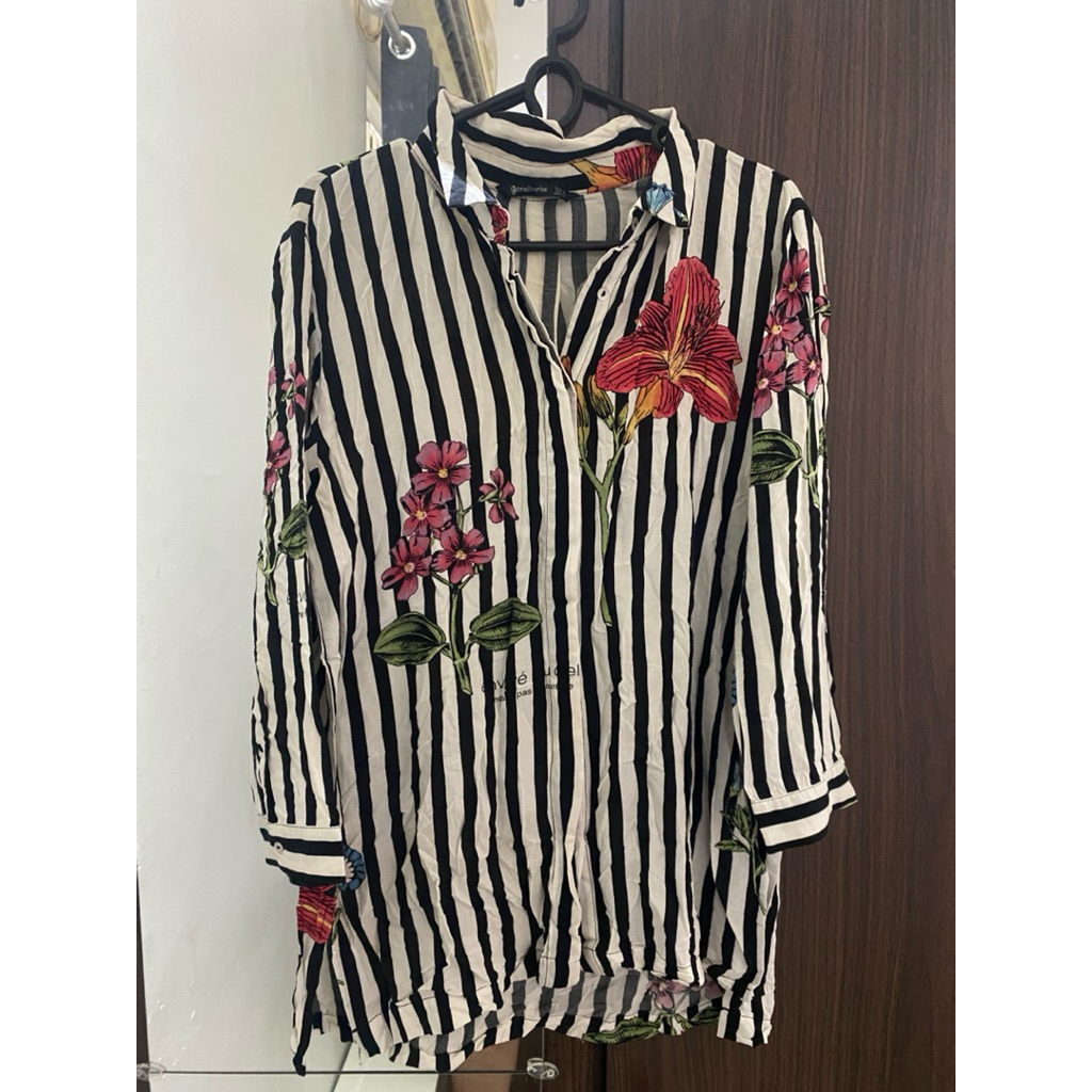 Kemeja Salur Flower Stradivarius
