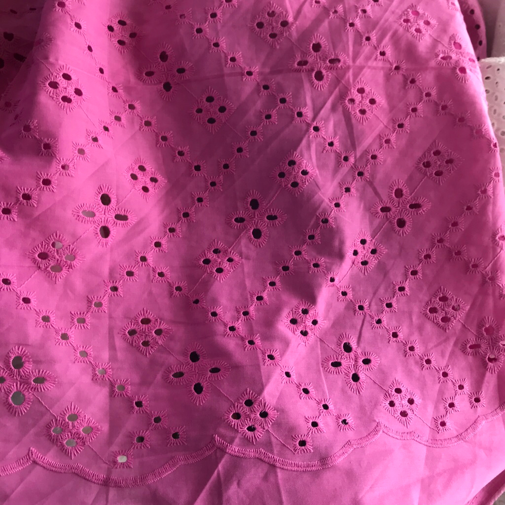 Bagan katun bordir bolong / kain katun bordir bolong / katun bordir bolong / kain meteran (harga 0,5