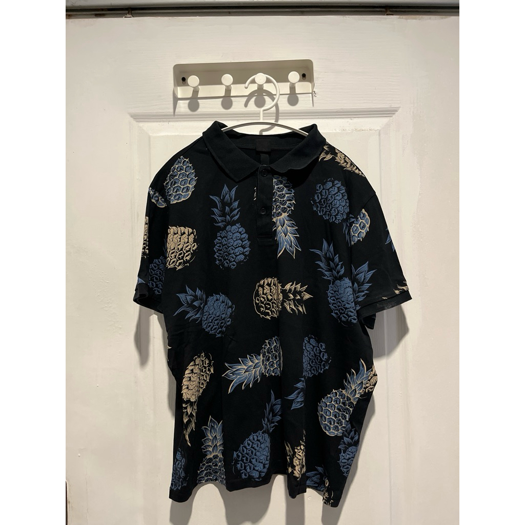 [PRELOVED] H&M Kemeja Nanas Pria Wanita Aesthetic Hangout Jalan Pergi Pulang Main Outer Polo