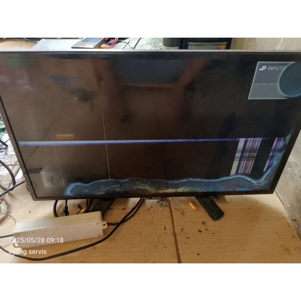 tv led Sharp 24 in minus layar