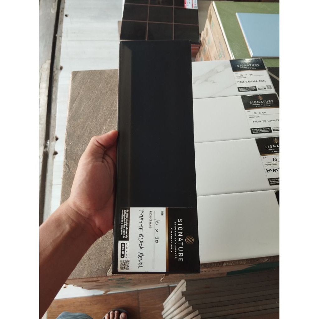 KERAMIK SUBWAY BAVEL 10X30 BLACK MATTE