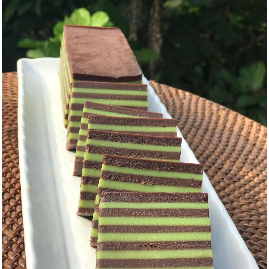 

BALAPIS MANADO COKLAT PANDAN KUE LAPIS MANADO