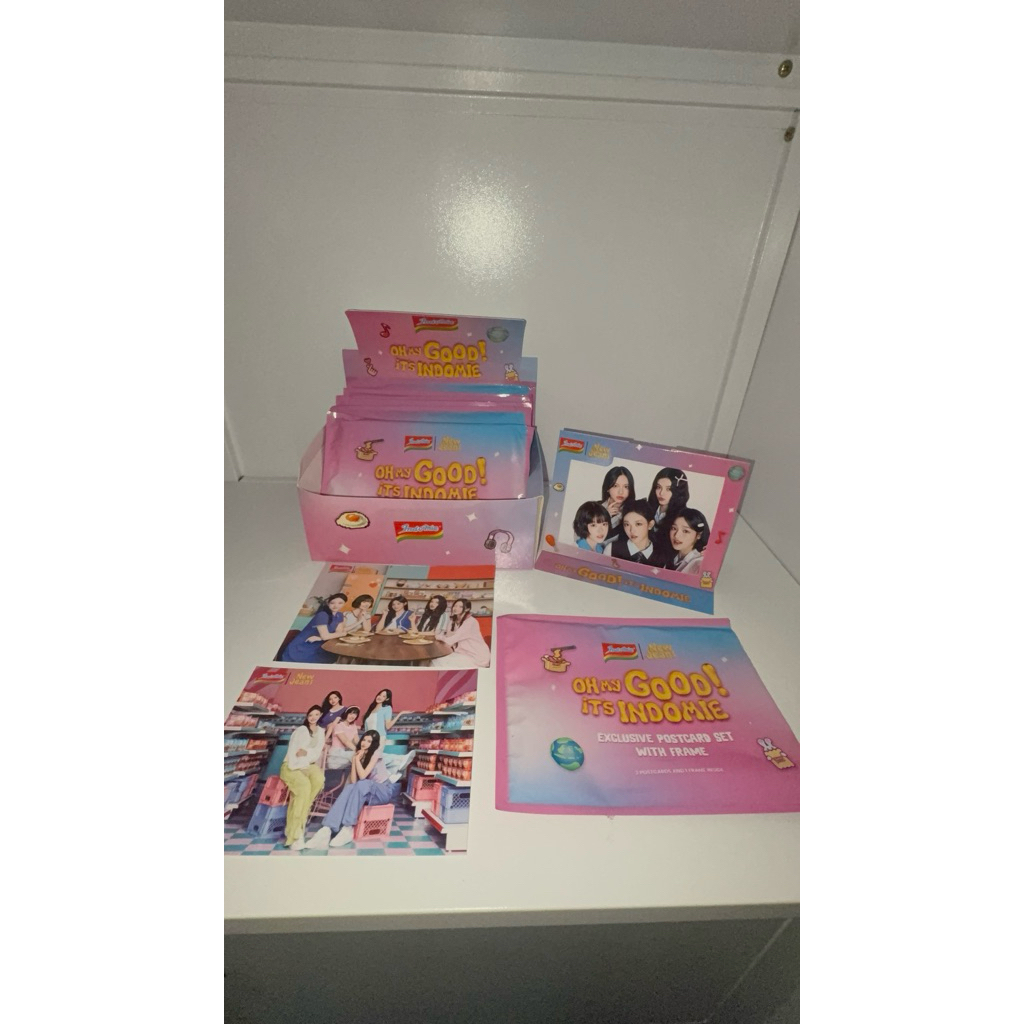 Indomie New Jeans Postcard Frame