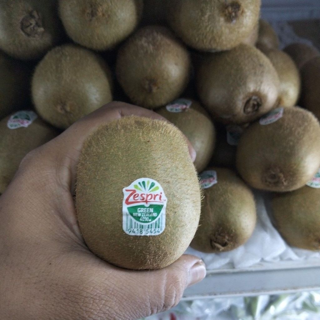 

kiwi hijau // kiwi green fresh merk Zespri 1kg ( Manis & Juice)