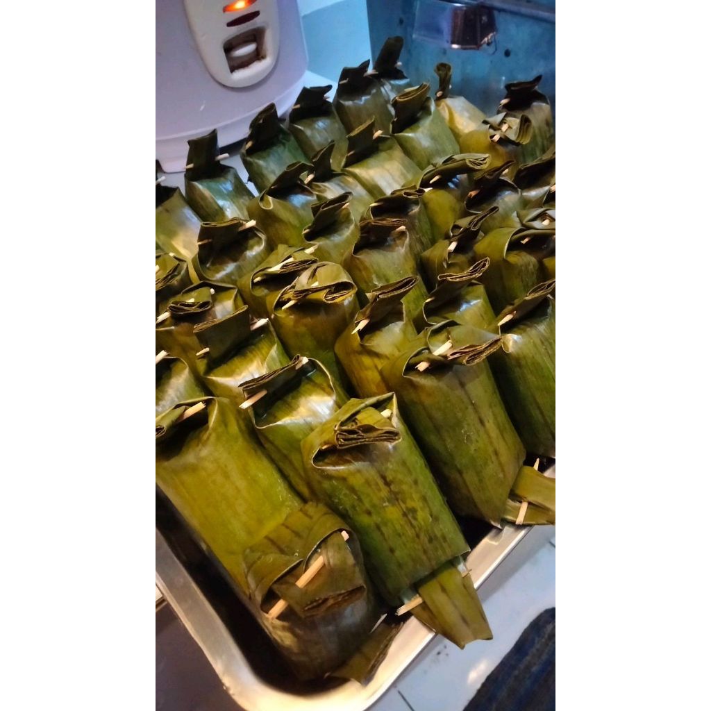 

Lontong daun/ketupat daun