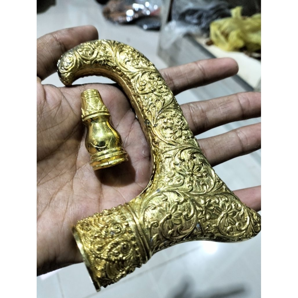 ornamen Wesi kuning untuk tongkat jalan