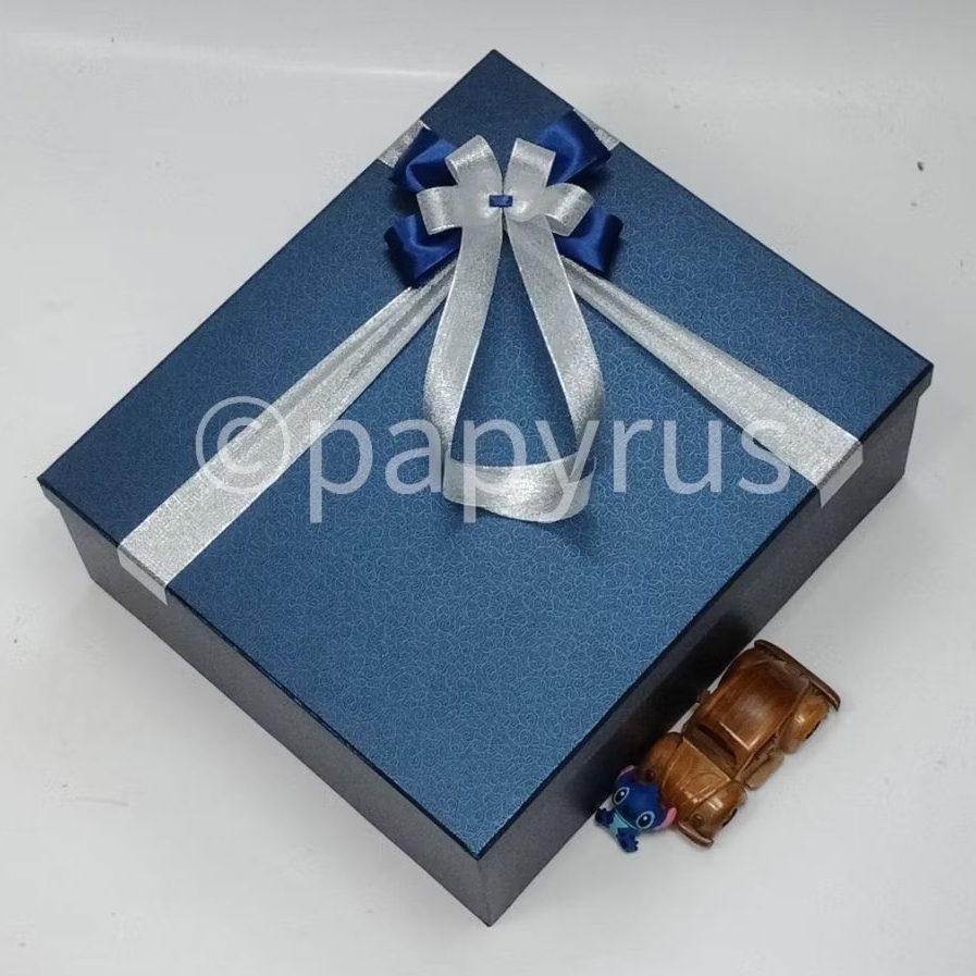 

PAPYRUS 35x40 Tinggi 15cm Kotak Kado Gift Box V3