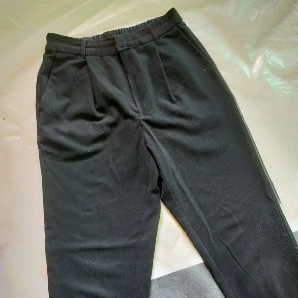 celana hitam gu pants preloved