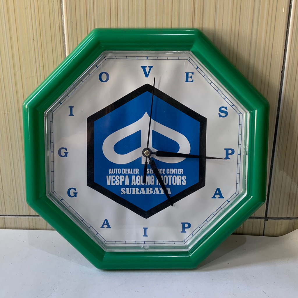 jam dinding dealer vespa