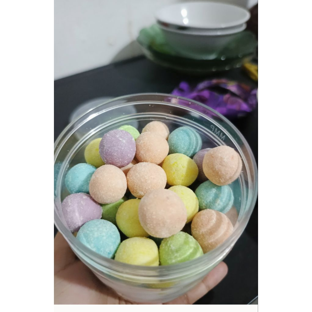 

bolsus!! bola bola susu pelangii..