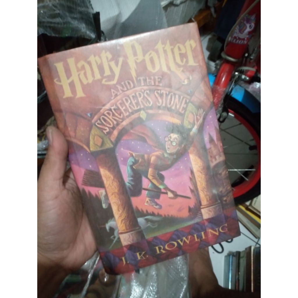 harry Potter no 1 bahasa inggris hard caver bekas