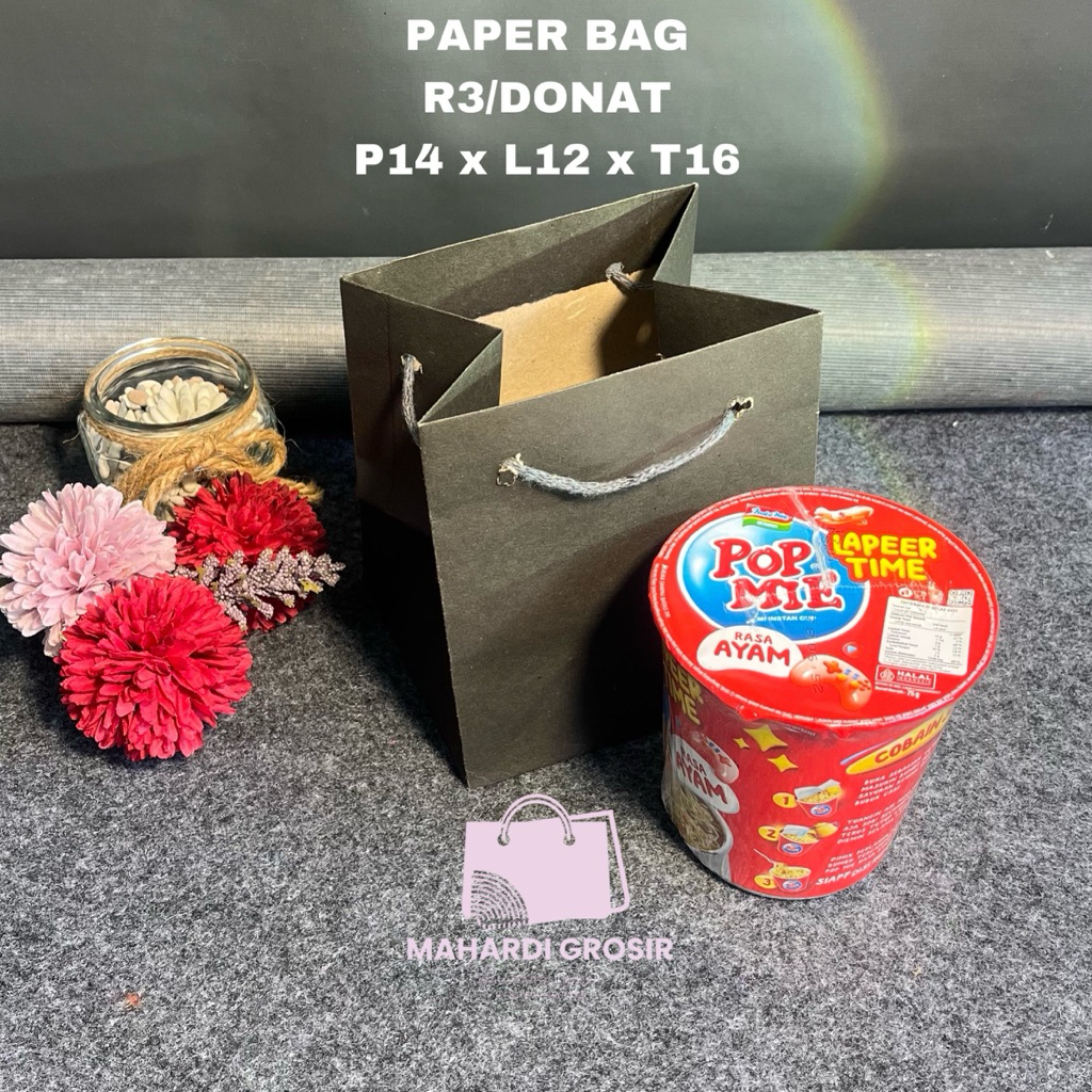 

tas kertas R3 donat hitam polos 14x12x16cm/ paper bag/ tas asul asul / tas souvenir murah / tas kertas grosir