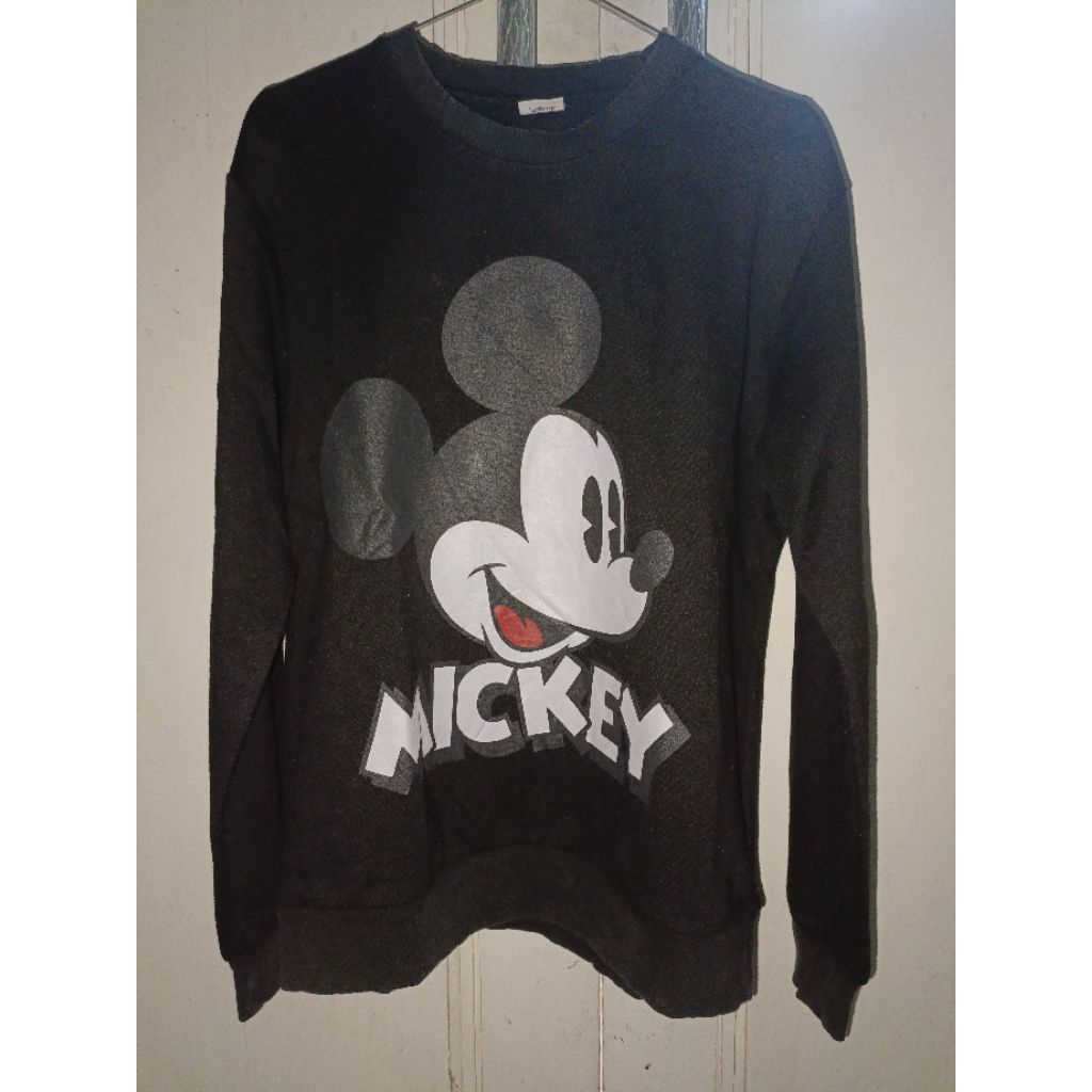 Crewneck second by disney