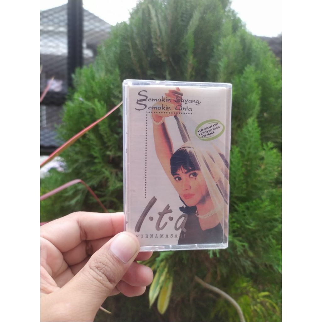 KASET ITA PURNAMASARI semakin sayang semakin cinta