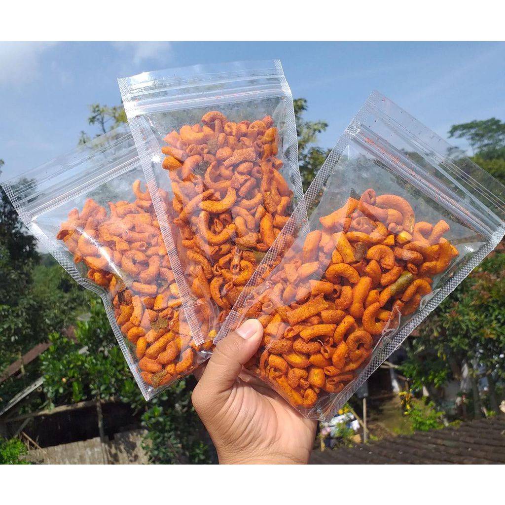 

cemila makroni/makroni pedas/makroni balado/makroni daun jeruk/makroni pedas daun jeruk 250gram