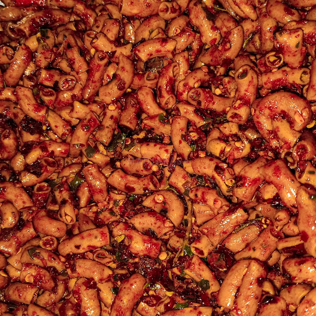 

Makaroni Pedas Daun Jeruk 200 gram - MADJARASA