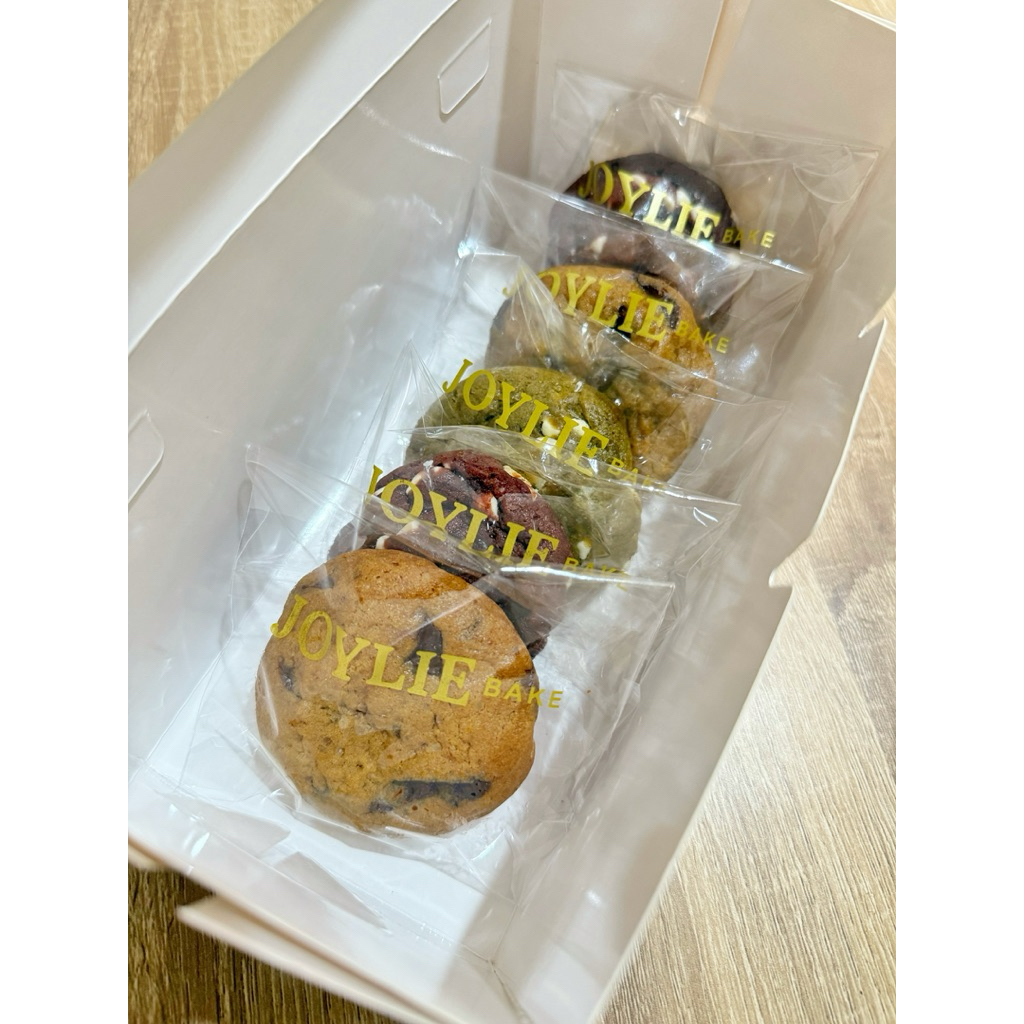 

Soft Cookies Package isi 5 pcs / The Classic OG / Double Chocolate / Matcha / Red Velvet / Hampers