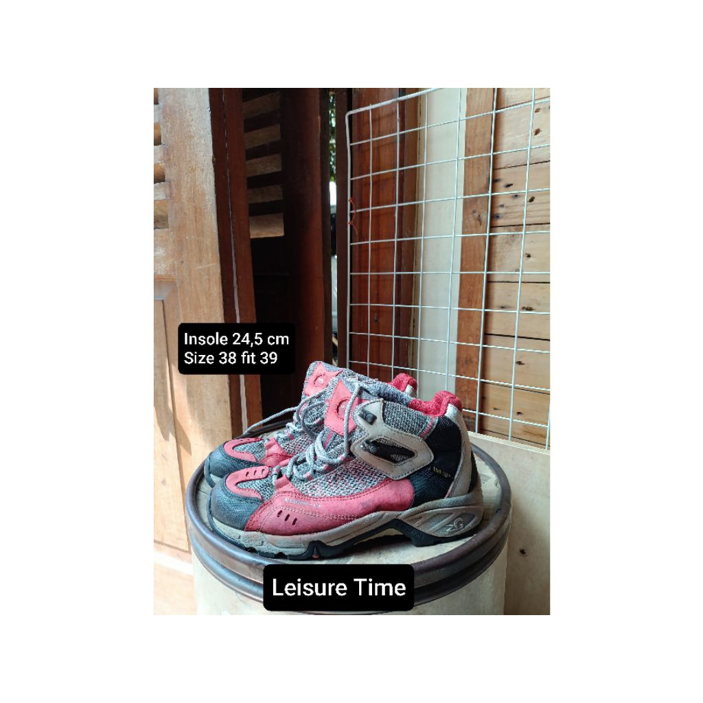sepatu gunung second size 38