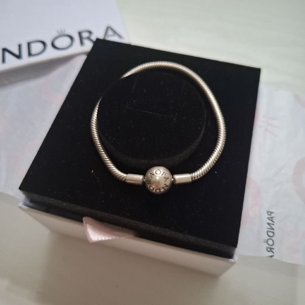 preloved pandora bracelet 17