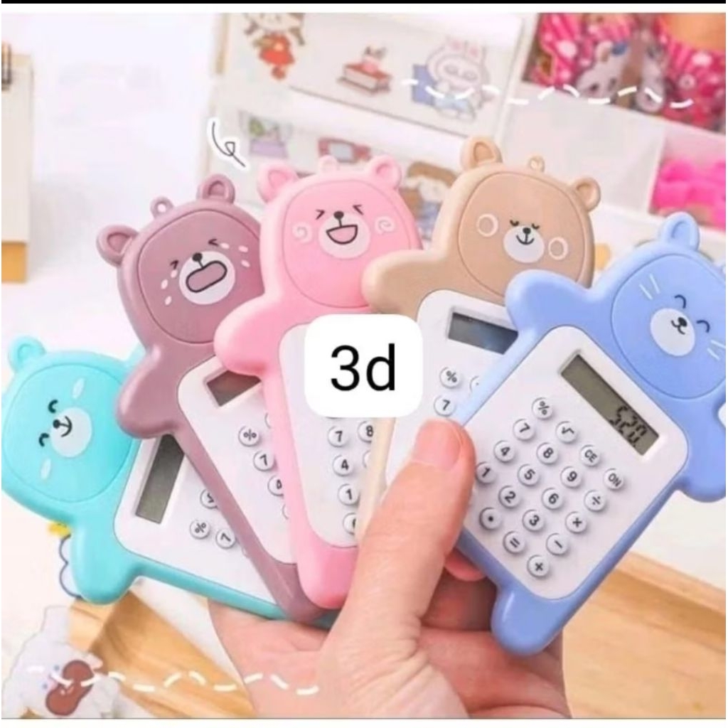 

MUMER KALKULATOR MINI PRAKTIS 8 DIGIT PORTABEL EKONOMIS MINIMALIS LUCU GEMES CANTIK GEMOY CUTE SWEET BEAR TREVEL KARAKTER ALAT TULIS SEKOLAH