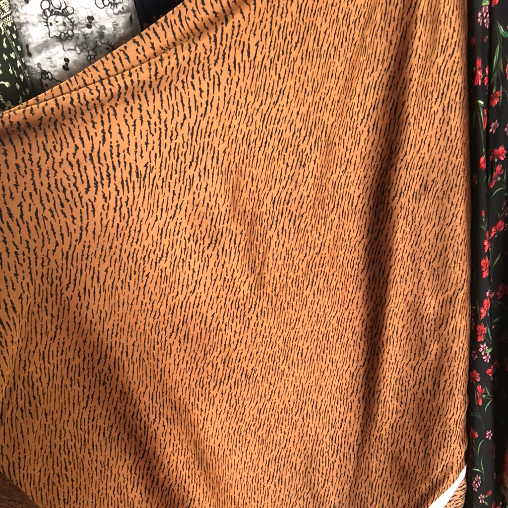 kain satin silk motif abstrak - kain satin silk motif luxury - kain silk motif premium abk