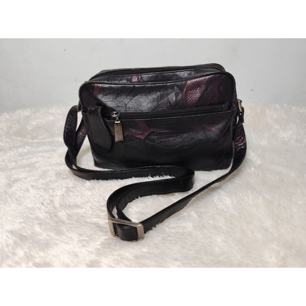 Tas Christian Ontani Preloved