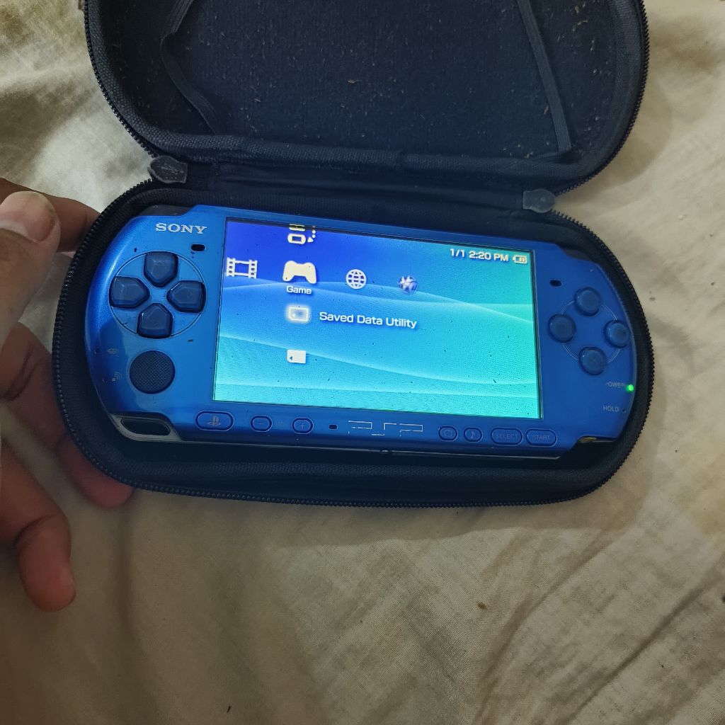 Sony psp slim 3006 biru fullset dus charger ORI baterai baru mmc 64 GB full game 100 game normal mul