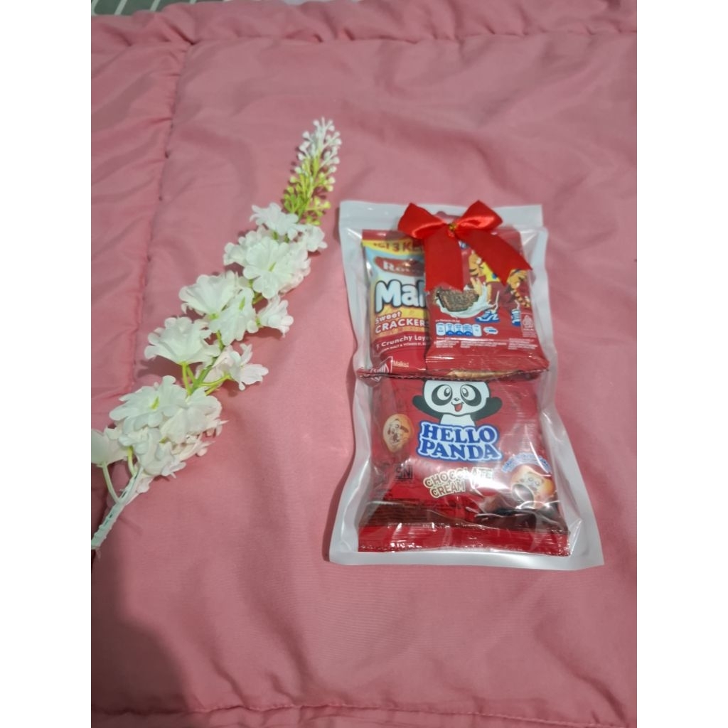 

Mini Hampers Snack Merah.