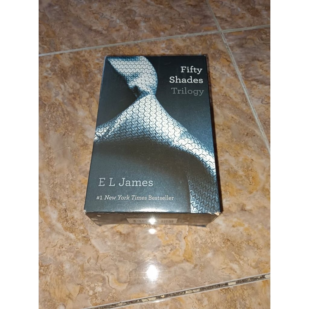 Buku Fifty Shades Trilogy - E L James