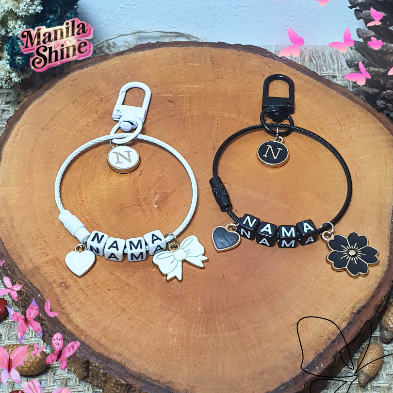 Keychain Custom Nama / Inisial - Gantungan Tas Aesthetic Hitam Putih Bandul Epoxy Pita & Bunga