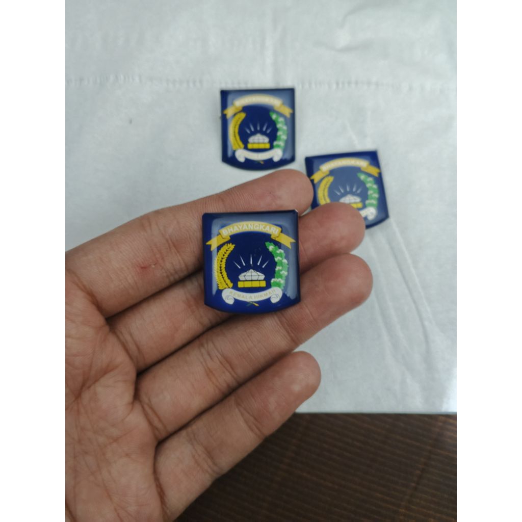 pin bhayangkari l pin kerah bhayangkari magnet/peniti l pin kerah