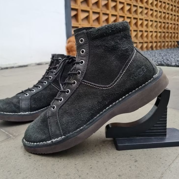 Sepatu UGG Moctoe Boot