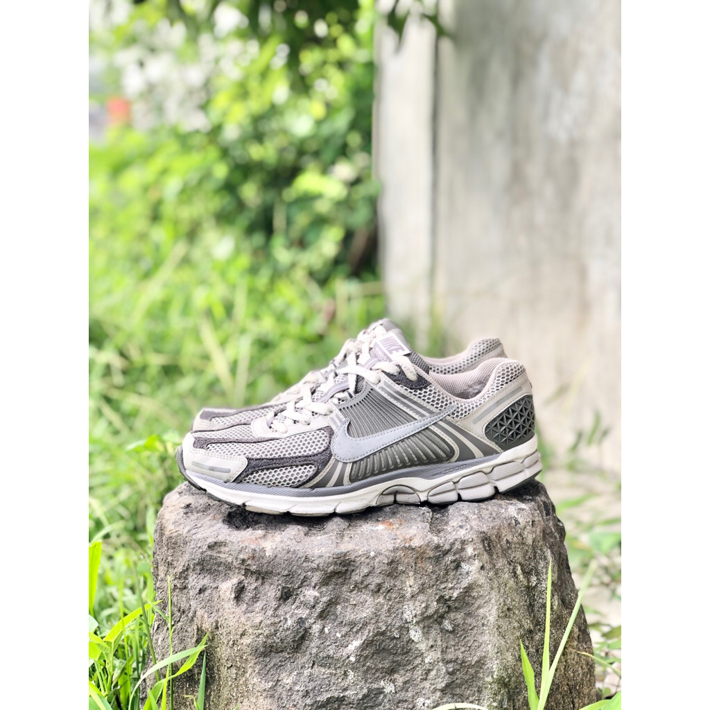 Sepatu Nike Vomero 5 second
