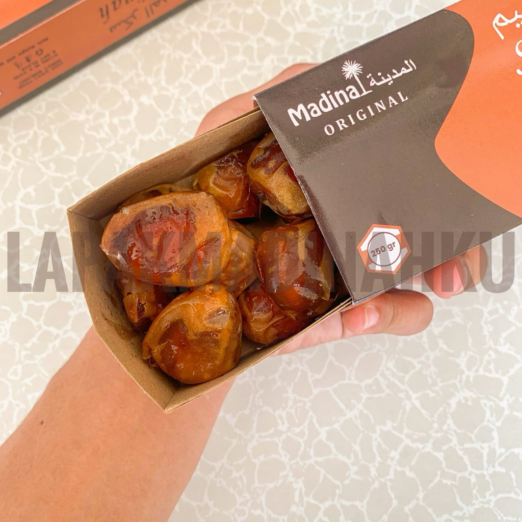 

{ Free Bubble Wrap} Kurma Sukari Kurma Raja - 250GR - Basah Lembut Premium/ SUKKARI AL MADINAH Fresh