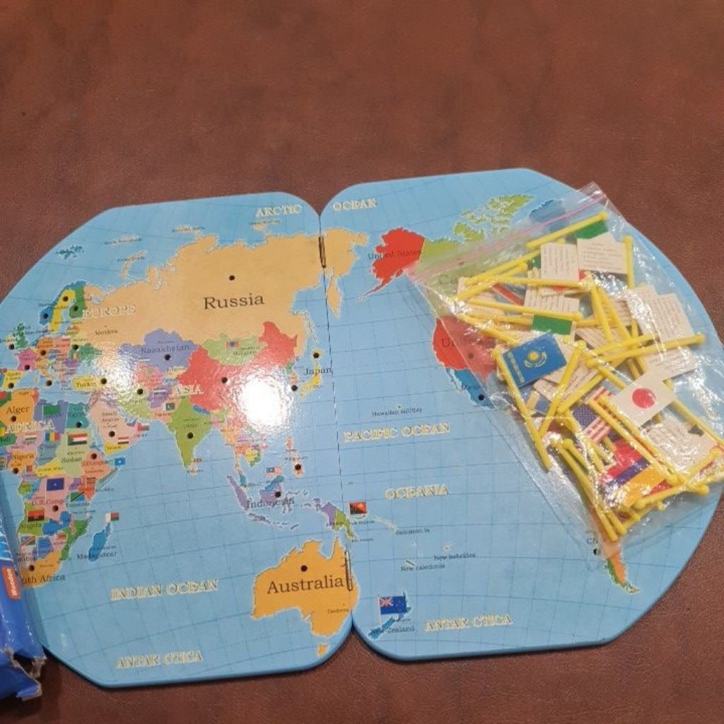 Preloved GAMEBOARD MAP OF THE WORLD NATIONAL FLAG