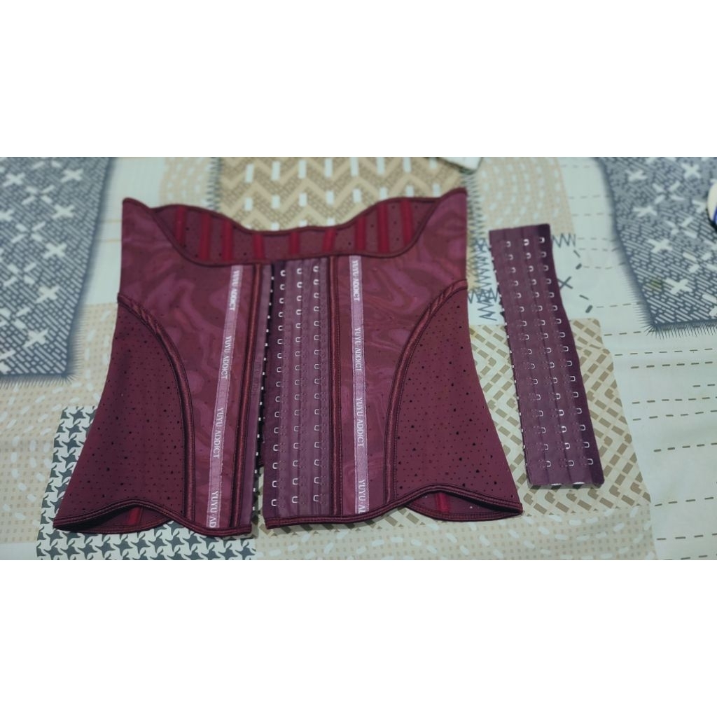 PL KORSET YUYU ADDICT JULIETTE SIZE L Tinggi 30cm  (BELI TANGGAL 8 MEI)