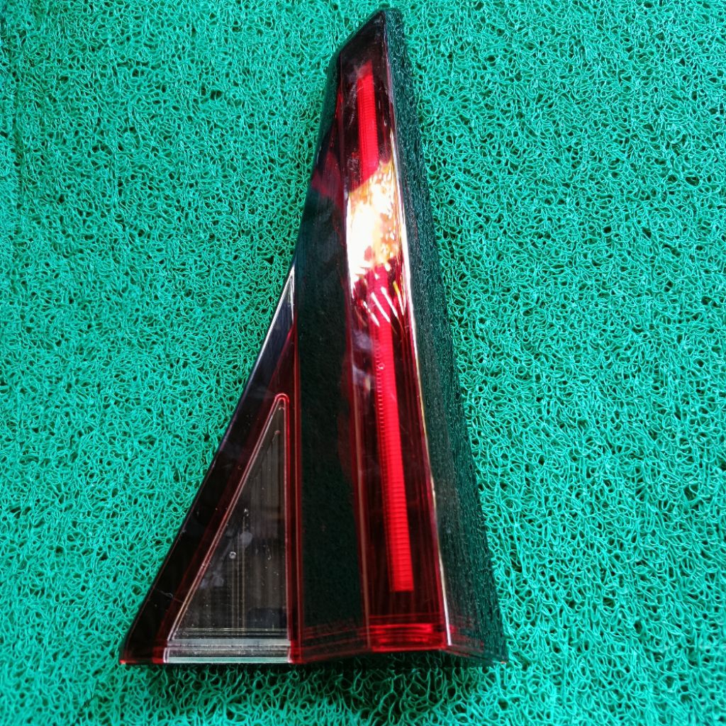 Lampu reflektor Belakang Mobil Toyota Avanza Xenia