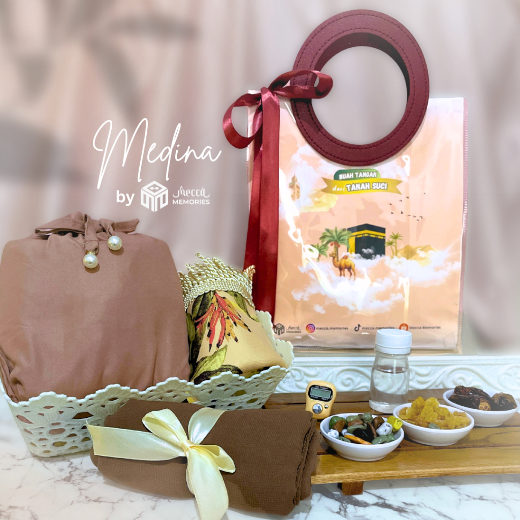 

Medina Collection | Hampers Oleh Oleh Haji dan Umrah Bag | Sajadah Premium | Mukena Cotton| Kerudung