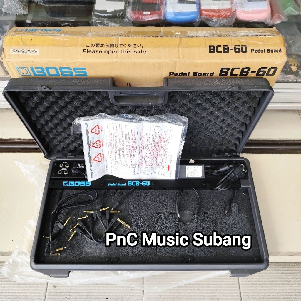 Boss BCB 60 Pedalboard , Case, Tempat Efek, Beserta adaptor Original Bawaan, dan kabel Jumper , Efek