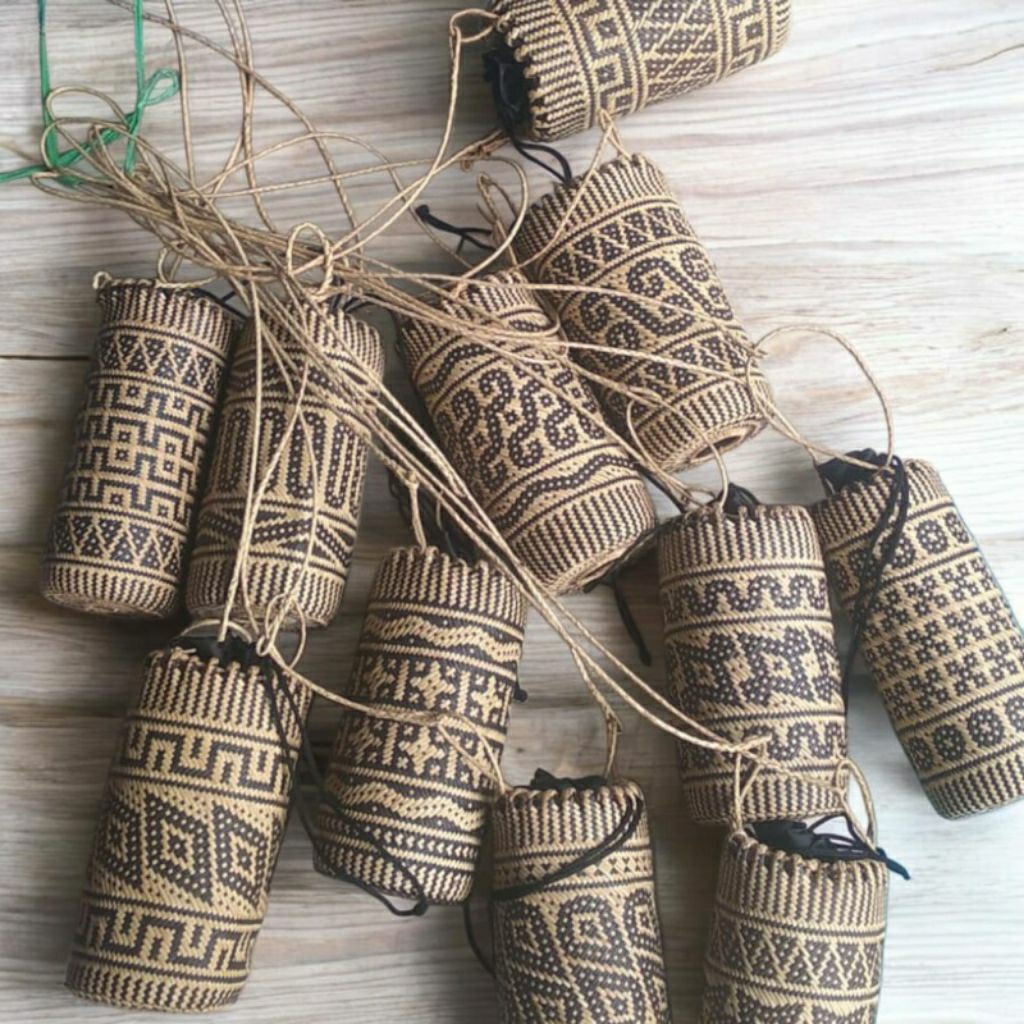 tas anjat slempang  tas rotan wanita Tas Etnik Dayak