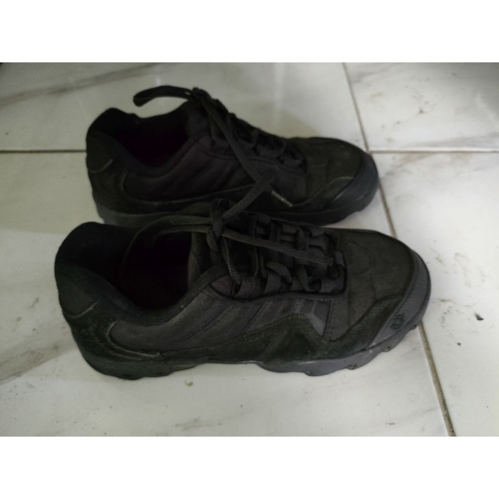sepatu second outdoor merk ESDY size 39