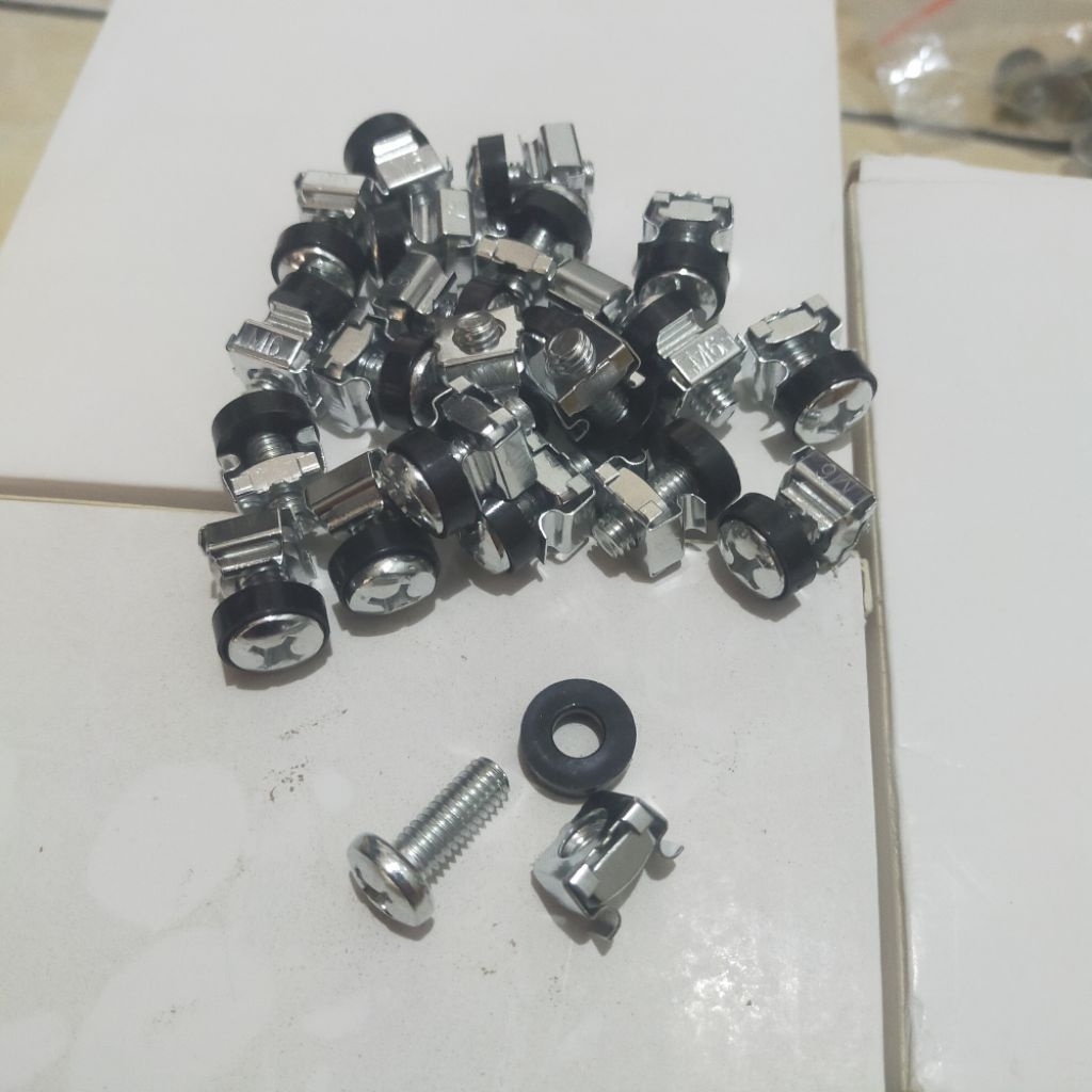 Baut Mur Hardcase Rack Server / Sound / Besi Siku Lubang + (Free/Bonus Baut Samping)