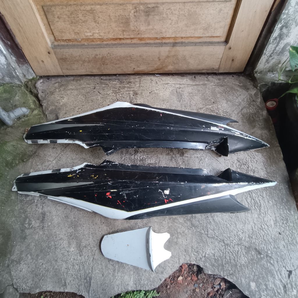 cover bodi body belakang suzuki arashi arasi original copotan motor